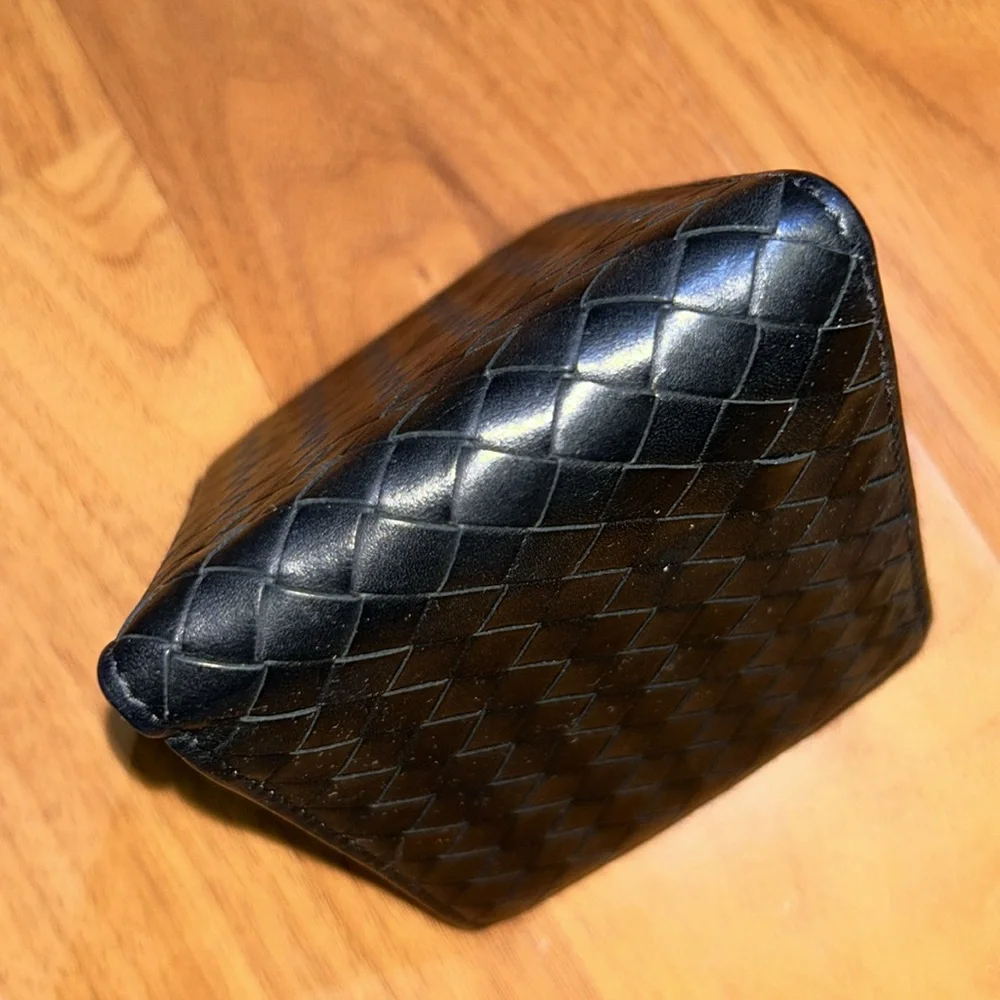 Authentic Bottega Veneta Intrecciato Leather Bifold Wallet